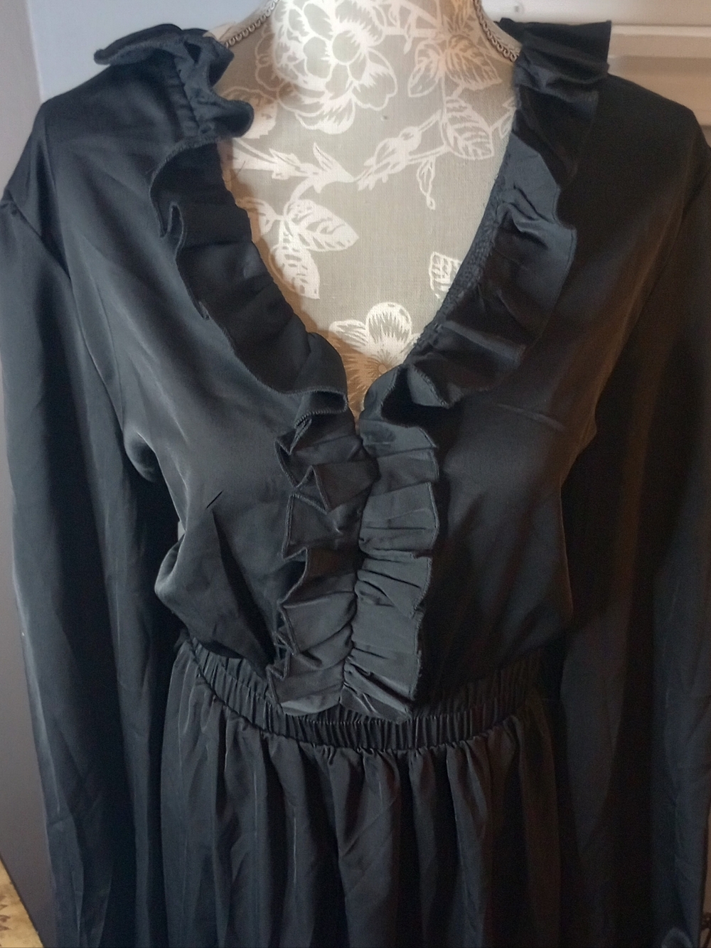 2 For $10 Black Ruffle V-Neck Long Sleeve Women's Dress Khol's - Picture 2 of 6